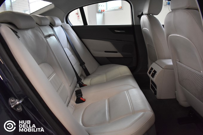 JAGUAR XE 2.0 D Turbo 180CV Prestige